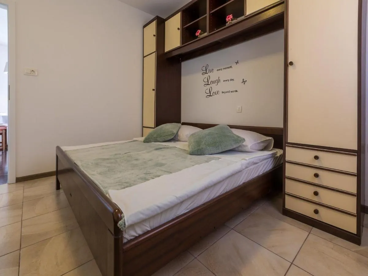 Apartment Slavka Crikvenica 0*,